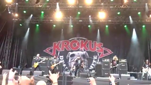 Krokus - Long Stick Goes Boom (Masters of Rock 2015) смотреть онлайн