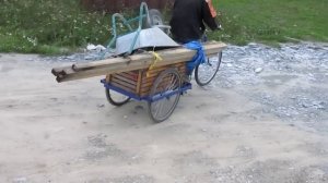 Самодельный трехколесный грузовой велосипед в работе 2