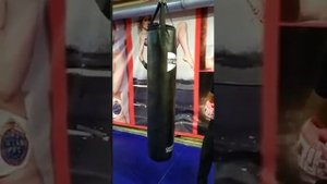 Тест новых боксерских мешков от Green Hill PBV 9140 (кожзам виниловый) на стропах.