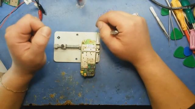 Для начинающих: как снять пластиковые детали с платы. смотреть онлайн