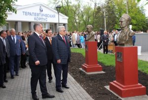 В Самаре открыли Аллею памяти выдающихся врачей