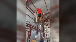 Монтаж полупромышленного напольно-потолочного кондиционера