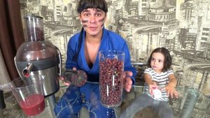 ЧТО если СДЕЛАТЬ СОК из КРЫЖОВНИКА! МАСТЕР СОКОВЫЖИМАСТЕР и Mika в ДЕЛЕ! от Beaver Family Land