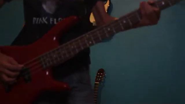 Kings of leon Supersoaker bass cover ! смотреть онлайн