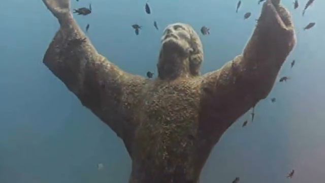 Al Cristo degli Abissi ricordando i 4 sub morti nella grotta del Sangue