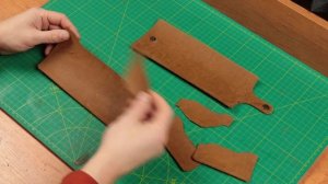 Кошелек из кожи своими руками. Бифолд. Простой кожаный кошелёк + выкройка / Simply leather wallet