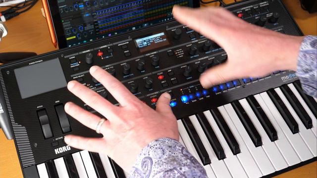 Korg Modwave Wavetable Synthesizer - Review смотреть онлайн