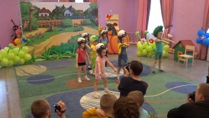 Детcкий танец под Crazy Frog