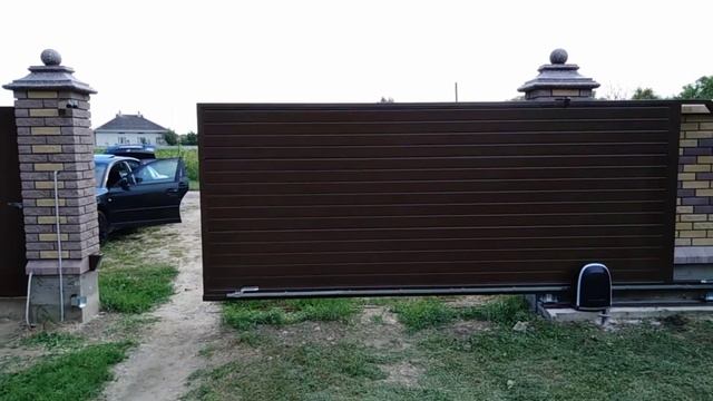 Ворота відкатні оценковані з сендвіч панелями від компаній #BazarVorit . Автоматика Alutech смотреть онлайн