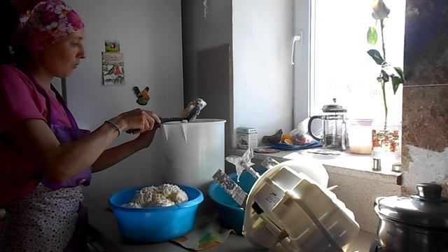 Сливочное масло из козьего молока. Сбиваем маслобойкой