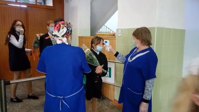 В школах Марий Эл учебный год начался с измерения температуры смотреть онлайн