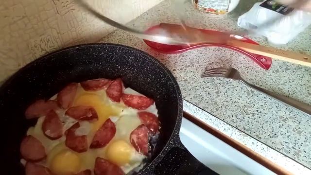 Готовлю завтрак. Пошла по делам смотреть онлайн