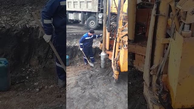 Усиление грунтов набивными сваями в раскатных скважинах