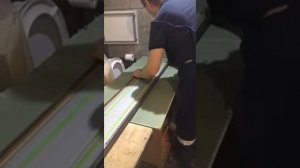 Распил телескопических наличников по косой с помощью шины.