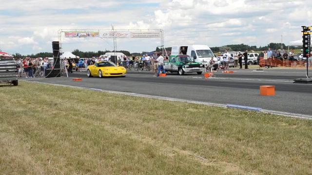 Corvette Z06 vs. Chevrolet pickup dragster смотреть онлайн