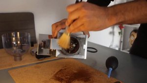 Lelit Fred | Grinder cleaning