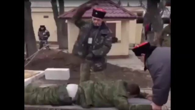 КАЗАКИ ВЫПОРОЛИ КАЗАКОВ,ПОРОВШИХ НАГАЙКАМИ ПРОТЕСТУЮЩИХ