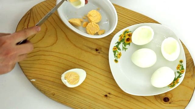 Яйца, фаршированные крабовыми палочками — видео рецепт смотреть онлайн