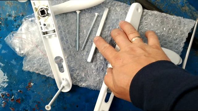 Замена нажимного гарнитура входной пластиковой двери. смотреть онлайн