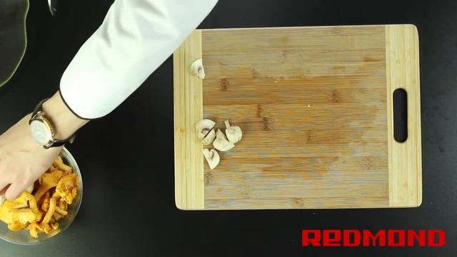 Суп грибной в мультиварке REDMOND RMC-M4502