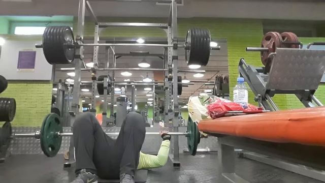 жим лежа на полу т3 смотреть онлайн