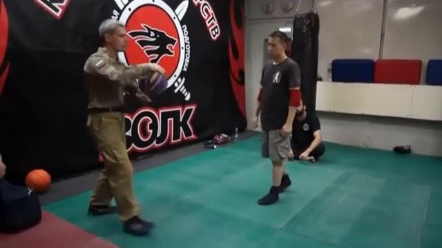БОЕВАЯ БОРЬБА  . ПОДГОТОВИТЕЛЬНЫЕ УПРАЖНЕНИЯ /Боевые искусства. Спецподготовка. Денис Ряузов.