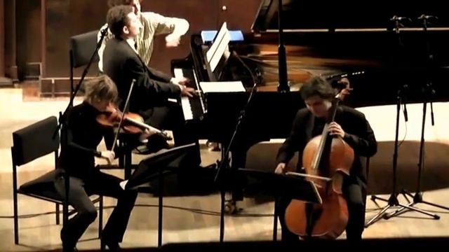 Rachmaninov Piano Trio No.1 Elegiaque смотреть онлайн
