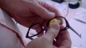 Какие линзы выбрать - пластиковые или стеклянные?