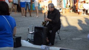 Саксофон на улице