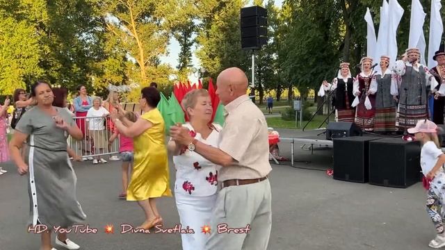 Так плясали, что попали на телевидение! They danced so much that they got on television! смотреть онлайн