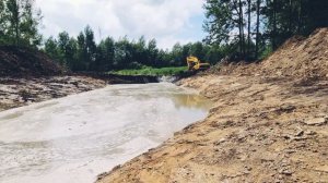 Заполняю пруд водой! Работа руками Часть 10