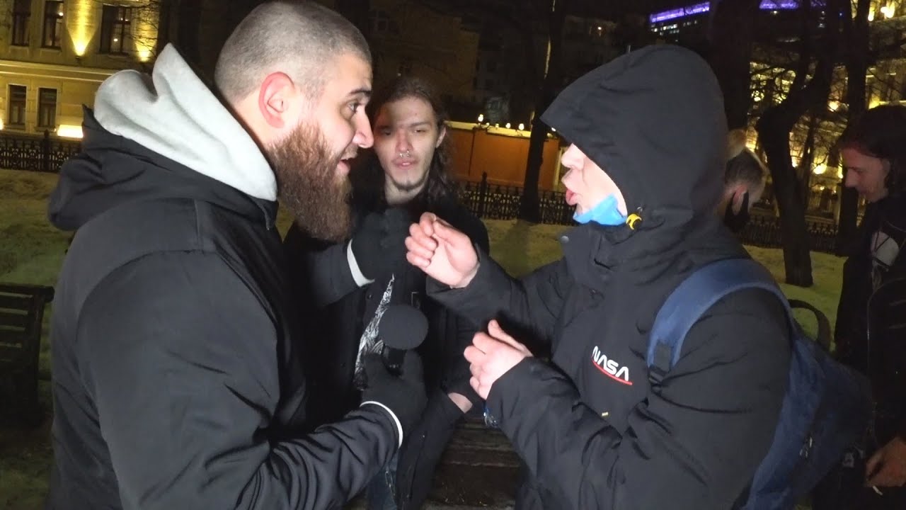 Видео лев против. Лев против толпы. Лев против жена Михаила Лазутина. Лев против я в городе. Лев против был скинхедом.