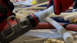 Аккумуляторный расширитель от Milwaukee для труб и фитингов Uponor и Giacomini