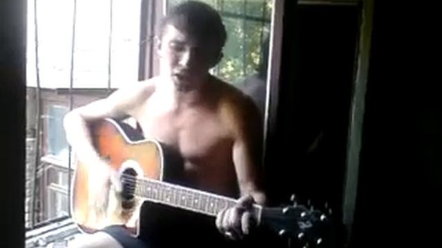 18+ Руслан Наумушкин лабает на подоконнике. Внимание НЕЦЕНЗУРНАЯ ЛЕКСИКА. 2011 год. смотреть онлайн