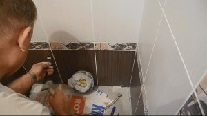 Делаем отверстие прямо в коробе с плиткой