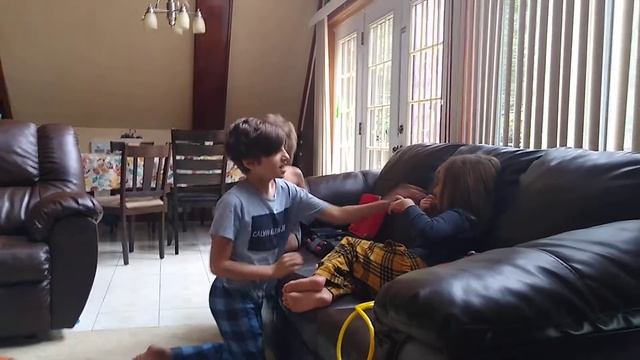 Дети готовят еду на детском гриле смотреть онлайн