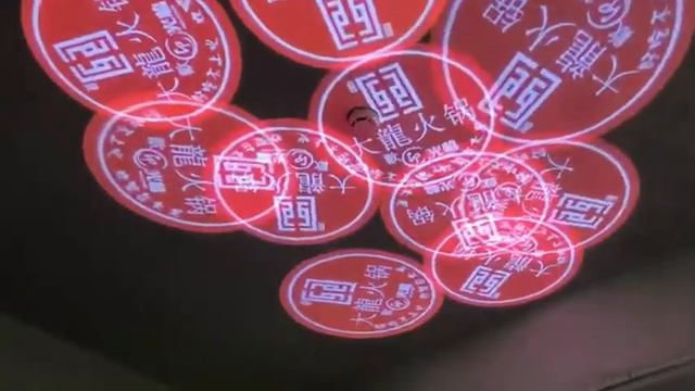 Лазерный проектор со своим логотипом и надписью. Laser projector with its logo and inscription. смотреть онлайн