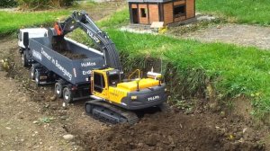 Volvo Excavator EC 290 B NLC in Action!