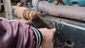 передние кронштейны амортиков маз