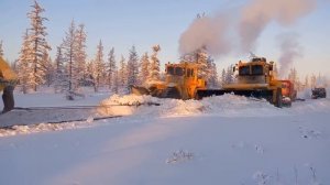 Расчистка зимника в Якутии