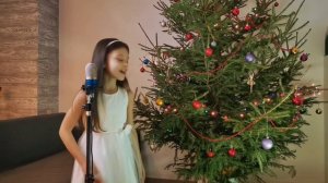 Если снежинка не растает ..#песня#поётдевочка#снежинка#новыйгод#зима