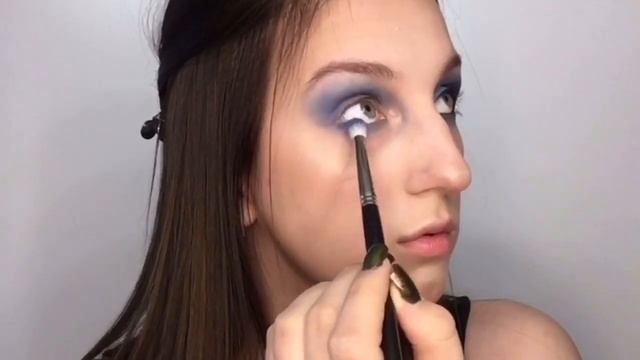МАКИЯЖ В СИНИХ ОТТЕНКАХ смотреть онлайн