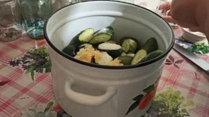 Маринованные огурцы "Кремлëвские остренькие" холодным способом.