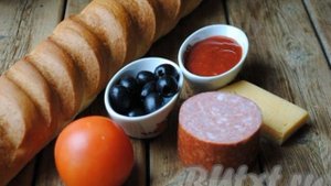 Пицца из батона в духовке