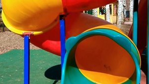 Горки, туннель и домик на дереве