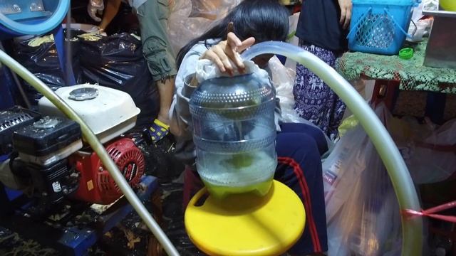 Так делают свежий сок из тростника, Таиланд. смотреть онлайн