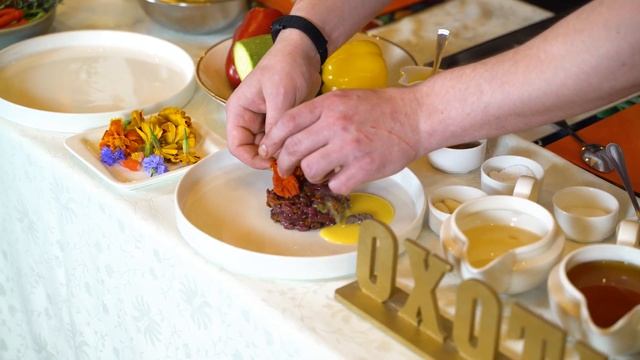 Рецепт стейка из оленины и тартар из оленины и трюфельным голландским соусом смотреть онлайн