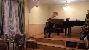 Цыган на баяне играет бесамэ мучо