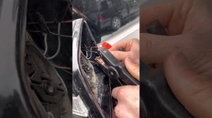 Как открыть авто если аккумулятор полностью сел и нет поворотника   на крыле.