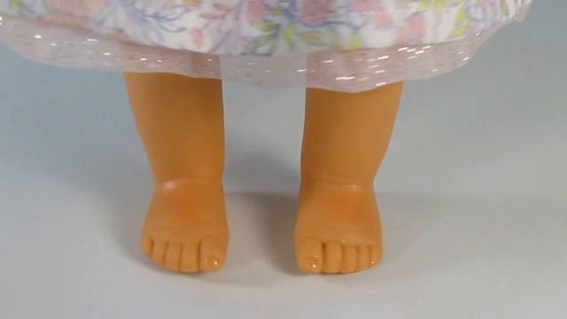 Лея Мюллер-Вихтель в голубой куртке от Шильдкрет смотреть онлайн